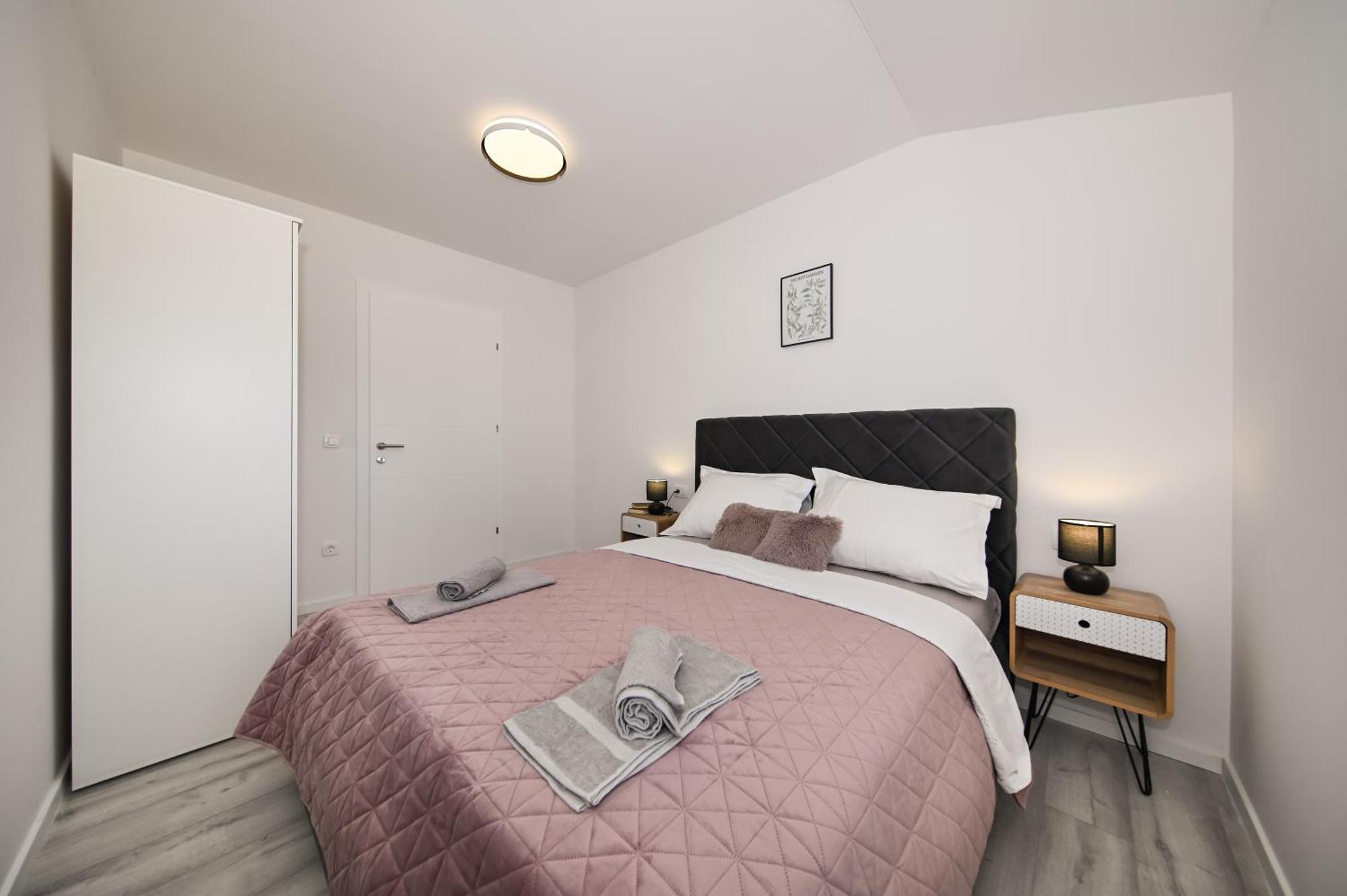 Veliki Apartman Petra Posedarje Bagian luar foto