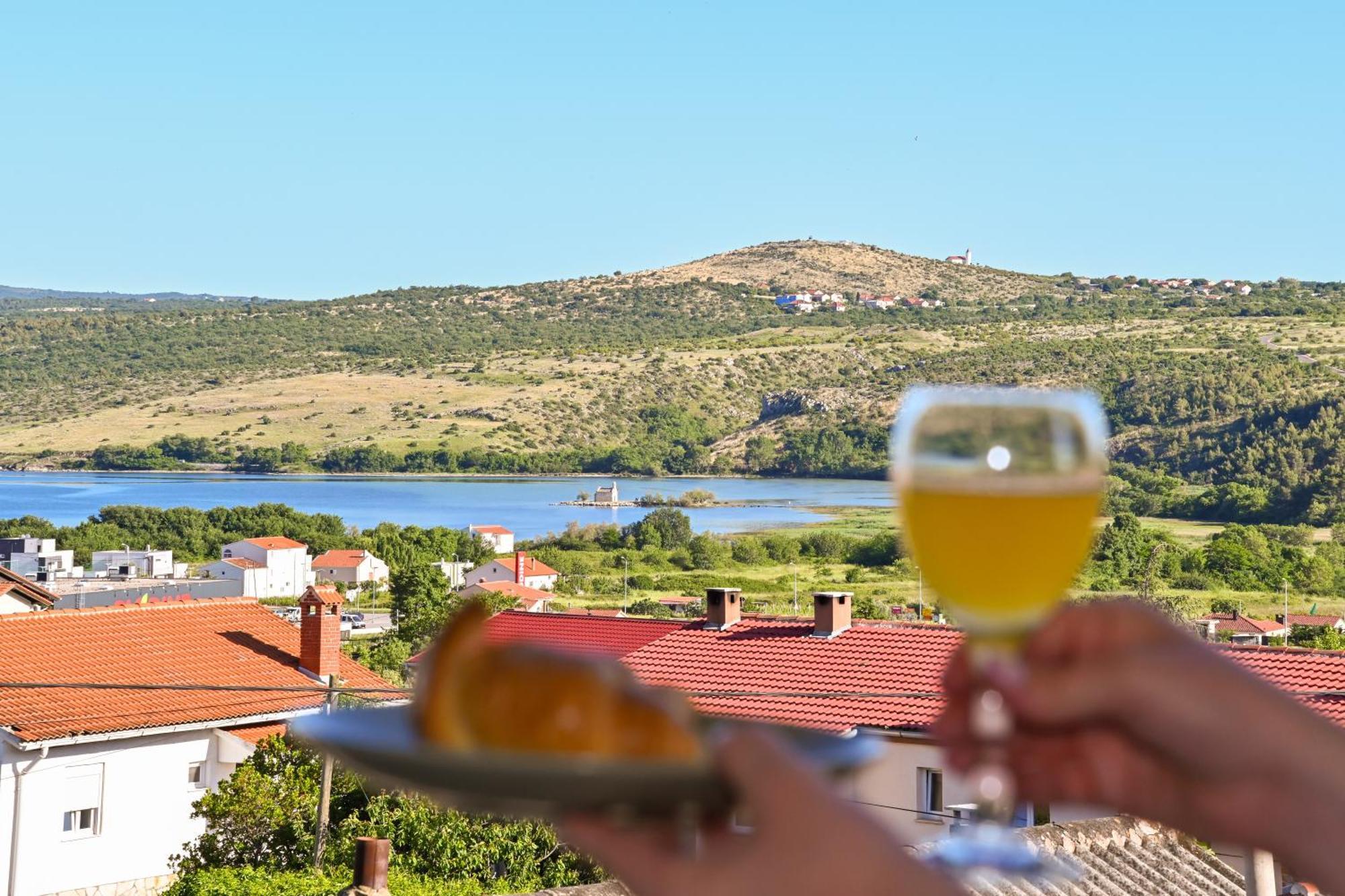 Veliki Apartman Petra Posedarje Bagian luar foto