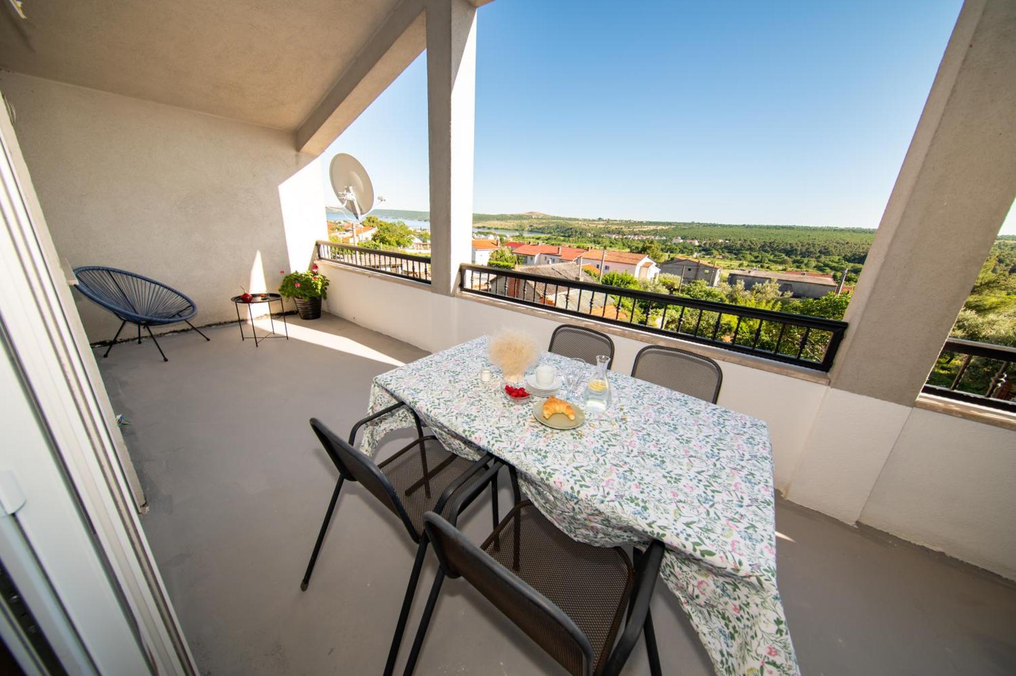 Veliki Apartman Petra Posedarje Bagian luar foto
