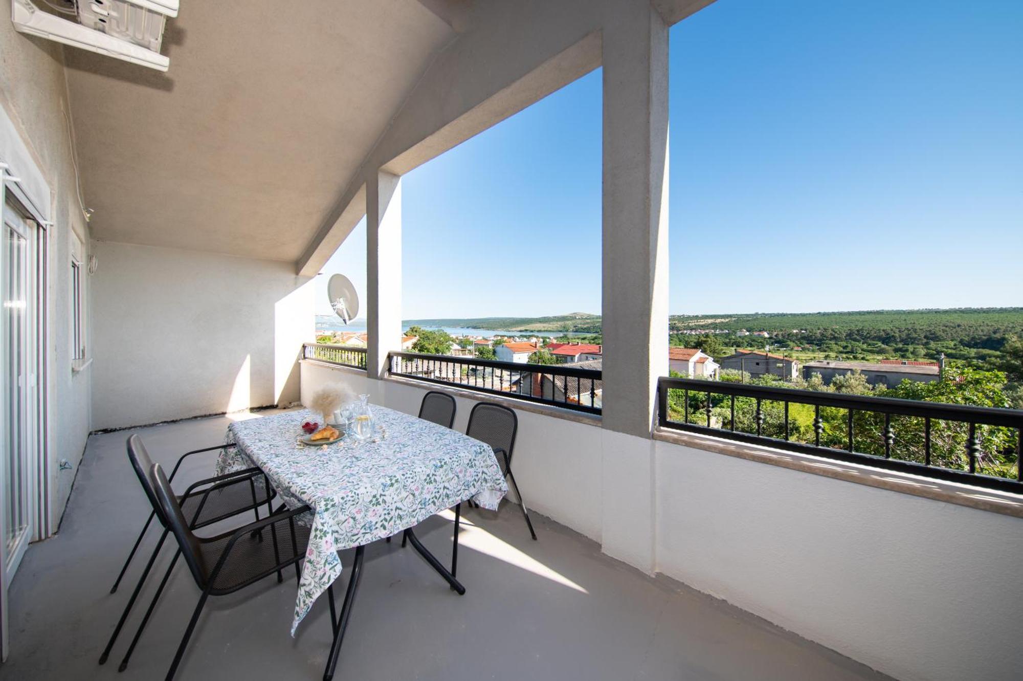 Veliki Apartman Petra Posedarje Bagian luar foto
